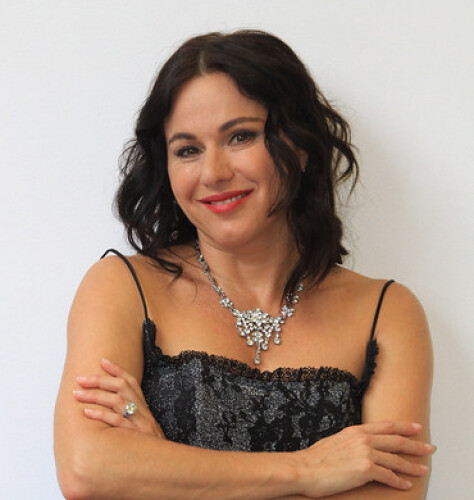 Tania de Jong AM